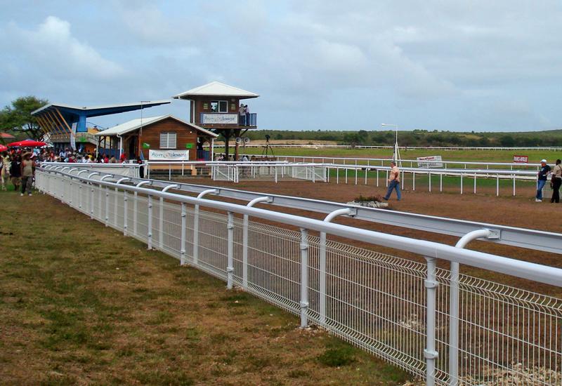  Hippodrome Saint-Jacques - Anse-Bertrand: adapted infrastructures