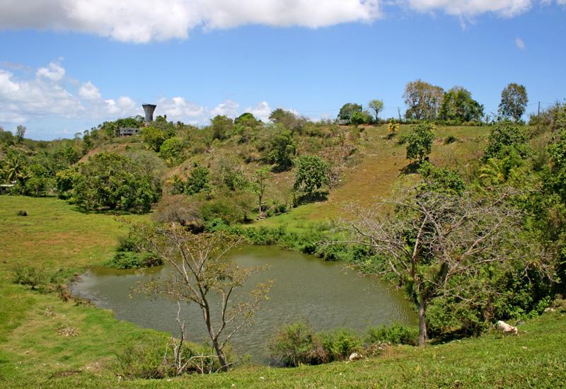  The Fidelin pond is located in a deep valley