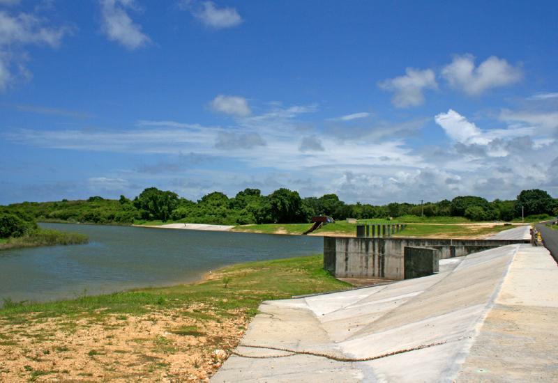  Lac de Gaschet - Port Louis: water reservoir seen from the dam