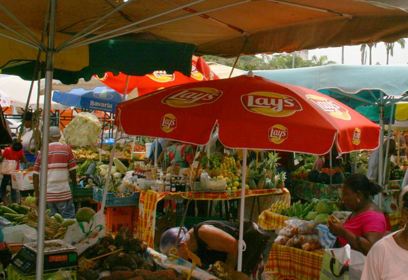 On the Darse stands daily the fruit and vegetable market