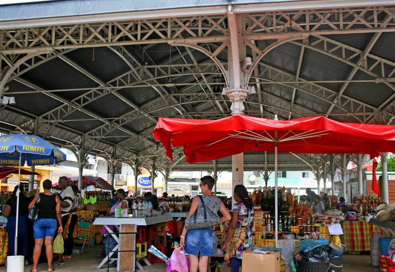  Pointe-à-Pitre, the Central Market. Under a beautiful metal structure of the nineteenth
