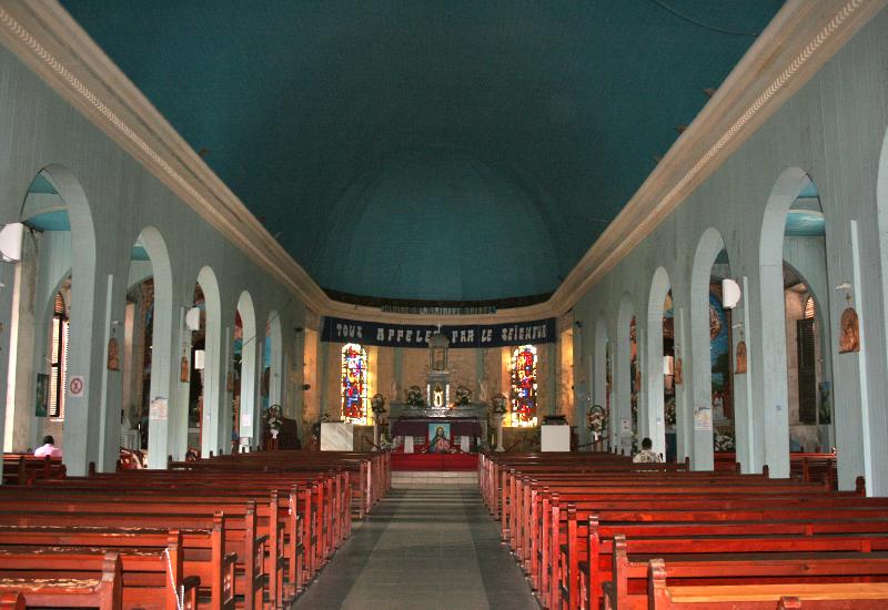 Church of the Immaculate Conception: central nave, collaterals and choir
