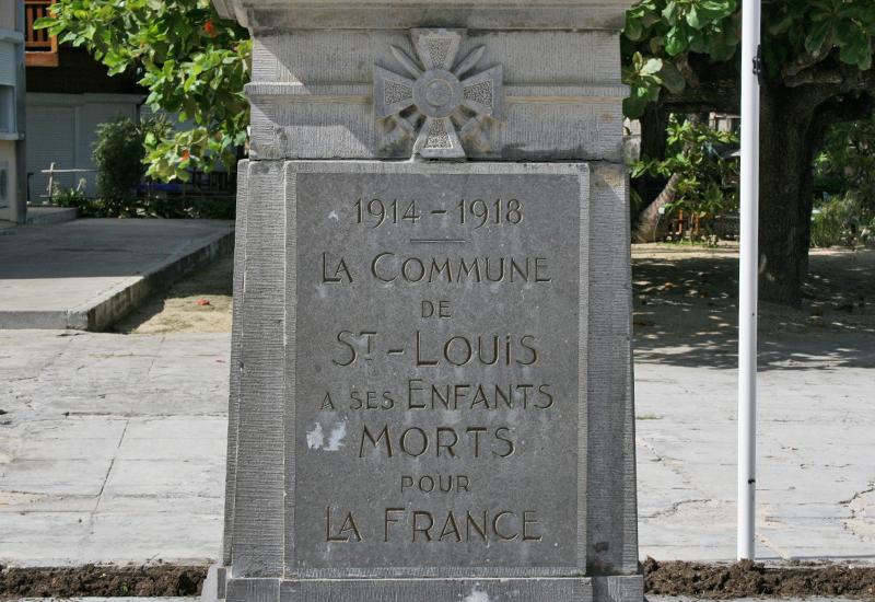 City of Saint-Louis, war memorial, under the military decoration, names