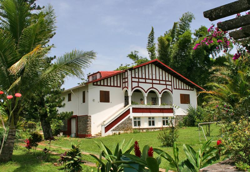  Vernou district: Villa Kiludi, elegant and opulent villa   