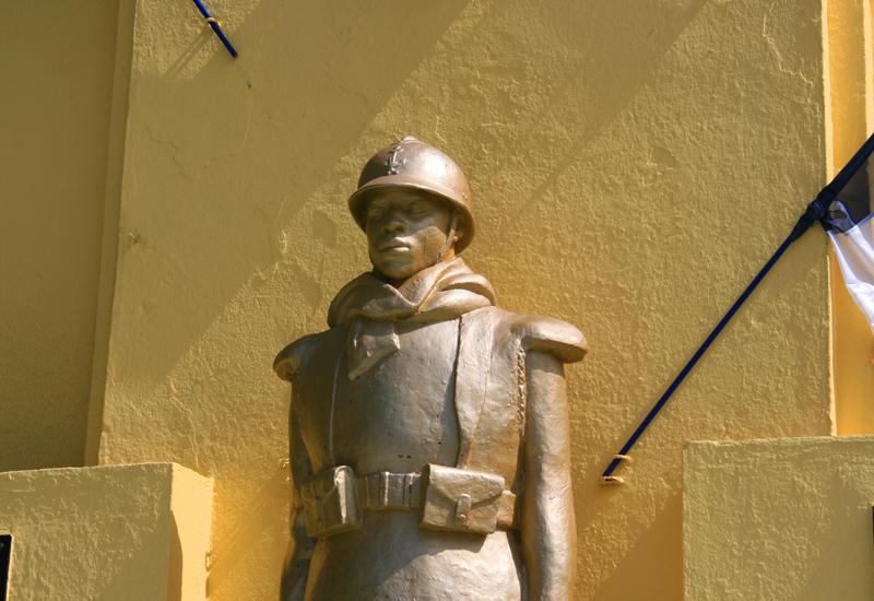  Baie-Mahault, war memorial, Caribbean style features, helmet of colonial troops
