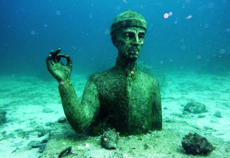  Pigeon Ilets - city of Bouillante. The bust of the commander submerged by 12 meters of bottom