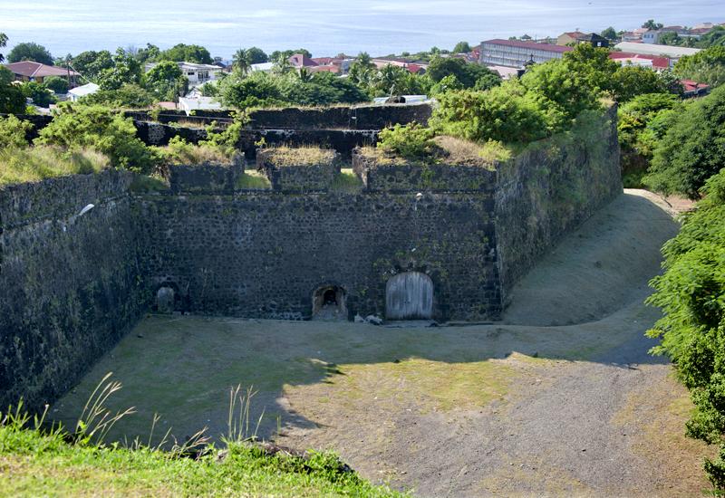 Fort Louis Delgrès. Enclosure wall