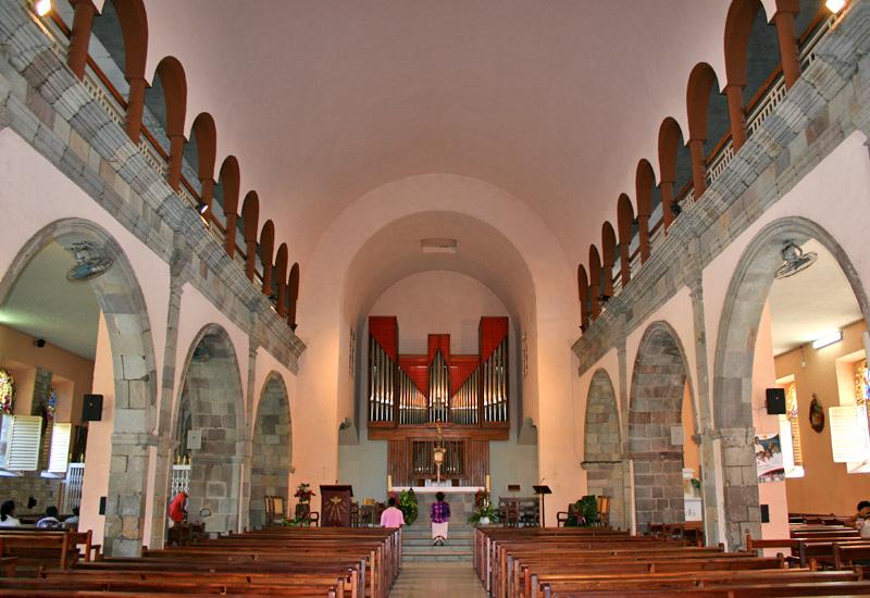 Guadeloupe, Basse-Terre, Eglise Notre-Dame du Mont Carmel. Nave and choir