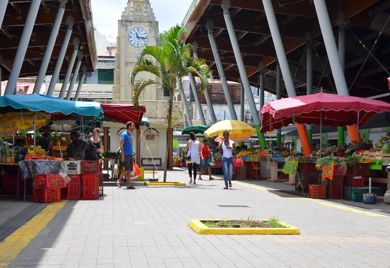  Central Market - Basse-Terre: meeting place, colors, flavors, friendly atmosphere