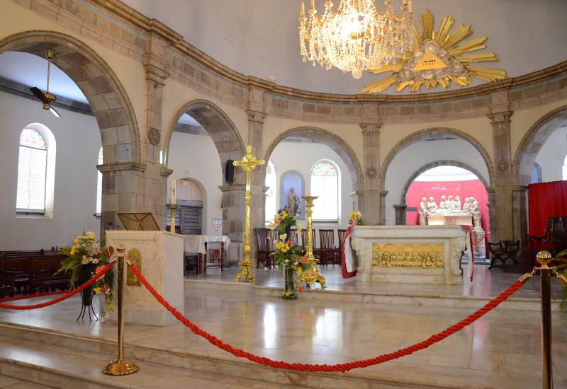 Notre-Dame cathedral of Guadeloupe - Basse-Terre: the choir and its richly decorated altar