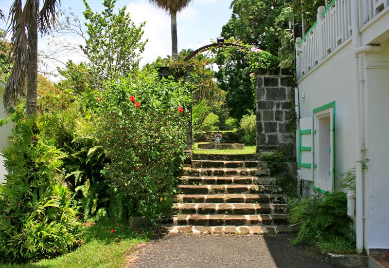 Guadeloupe - Habitation Bois-Debout - Capesterre Belle-Eau. The staircase and the gate of the eighteenth are only preserved: