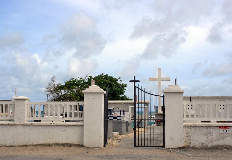 Indian Cemetery - city of Saint-François. Between road and sea