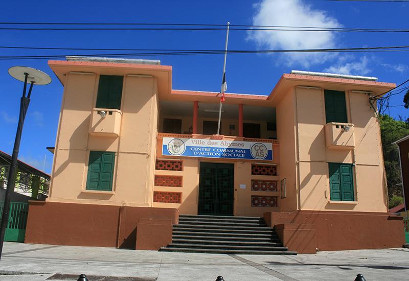 Facade overlooking the Place Frédéric Jalton