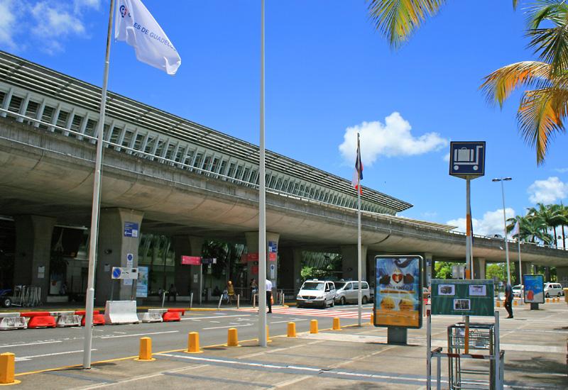 Airport Pôle Caraïbes, exit level arrivals