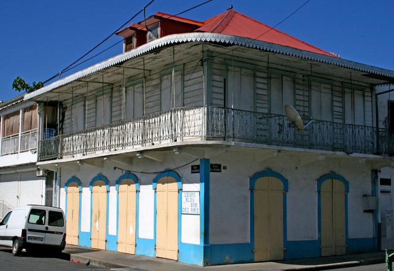  Typical House - Morne à l'Eau: floor with wrought iron balcony