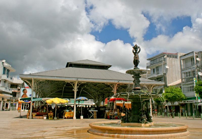  Place de la Liberté (Freedom Square), its market and its fountain