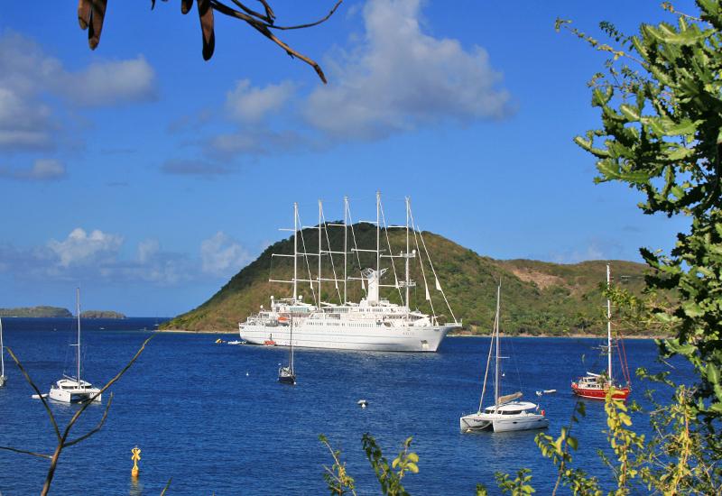 Baie des Saintes, Guadeloupe: cruise ships come to anchor