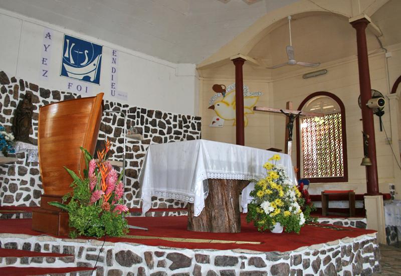 High altar carved in a slice of pear-country