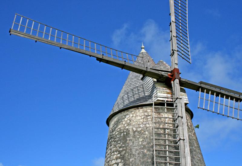  Bézard mill. The wings are dismantled during the cyclonic period