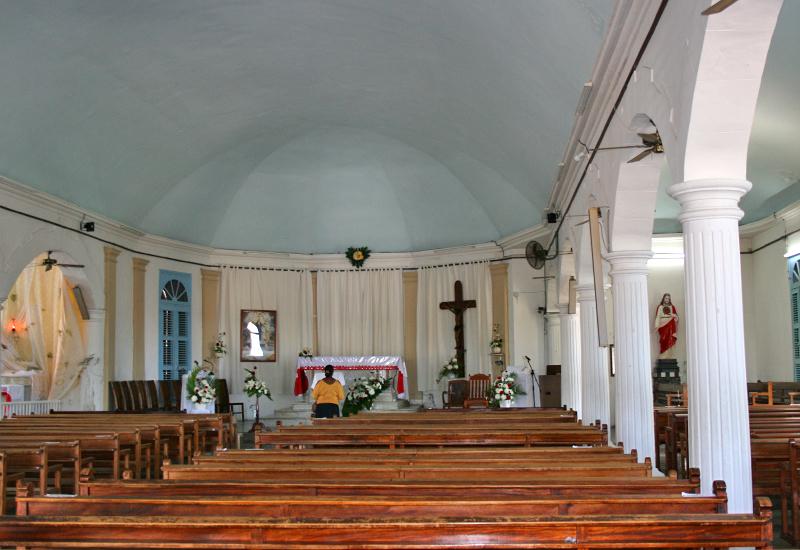 Eglise Notre Dame de l'assomption, Pointe-Noire, Guadeloupe: marble altar and wooden pulpit