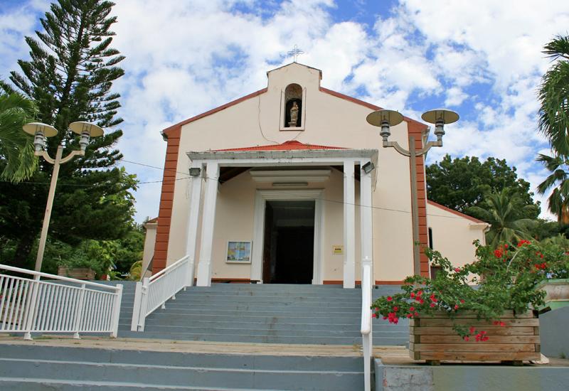 St. Peter and Paul Church - Deshaies (Guadeloupe): simple lines
