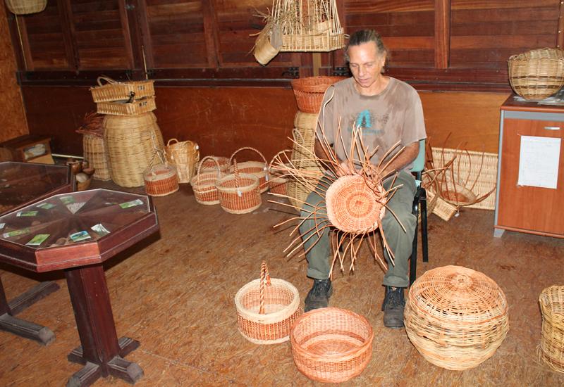  Sylvathèque - Gourbeyre: basketry workshop
