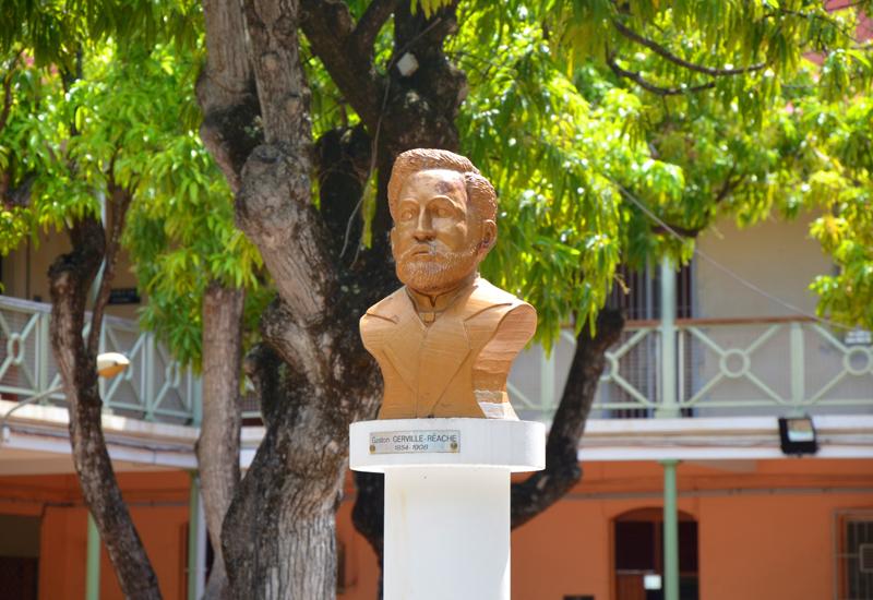  Bust of the former deputy who gave his name to the Lycée