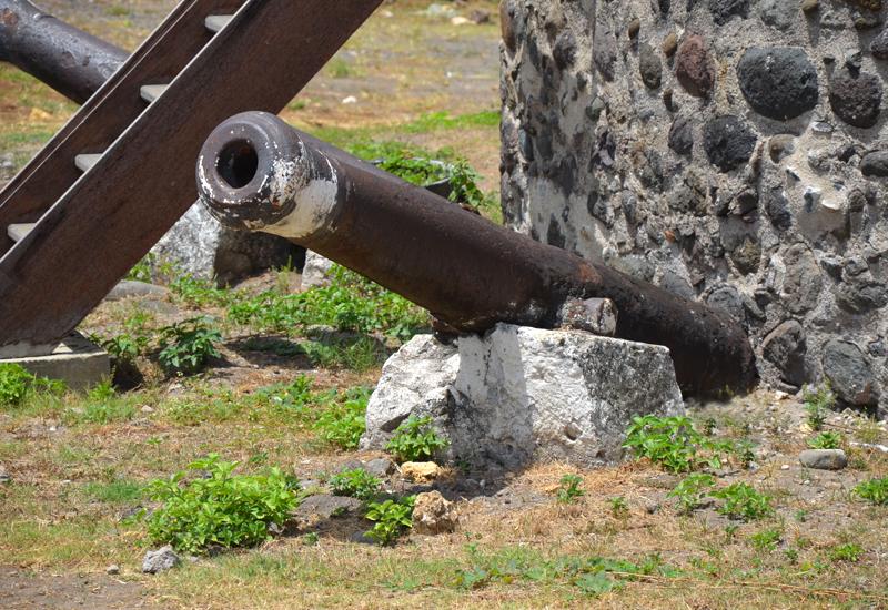Tour du Père Labat. The cannon has found its place