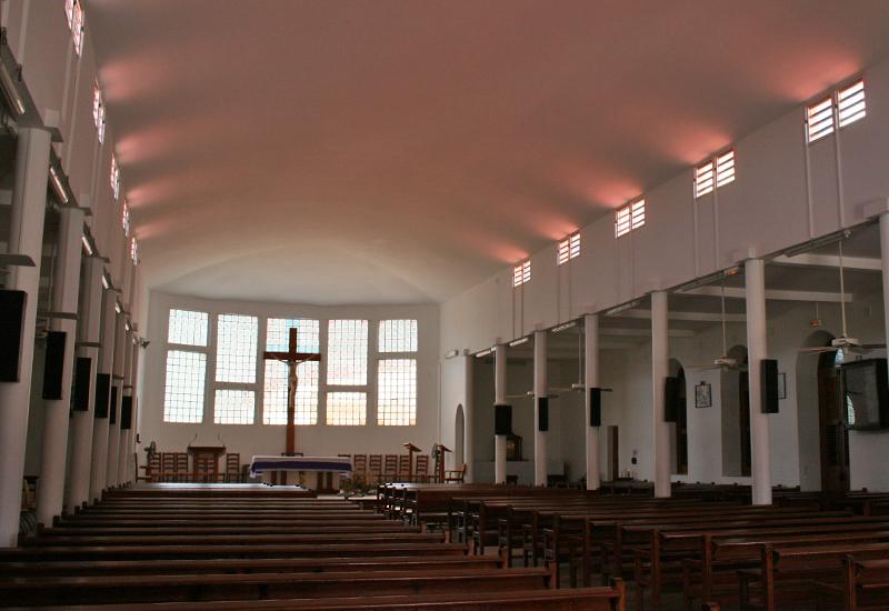 Saint-Claude, Saint-Augustin church, large nave, sober decoration