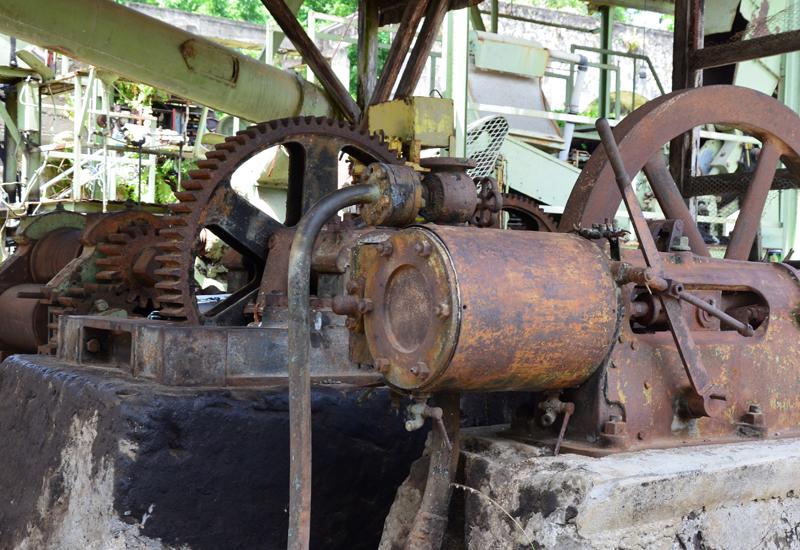 Distillery Desmarais. The old grinding mechanism