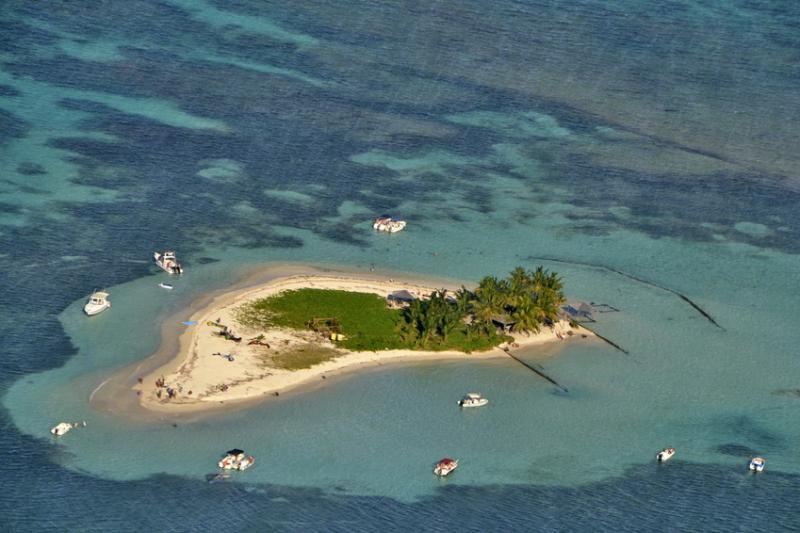  Caret Island, municipality of Sainte-Rose, in Grand Cul-de-Sac Marin
