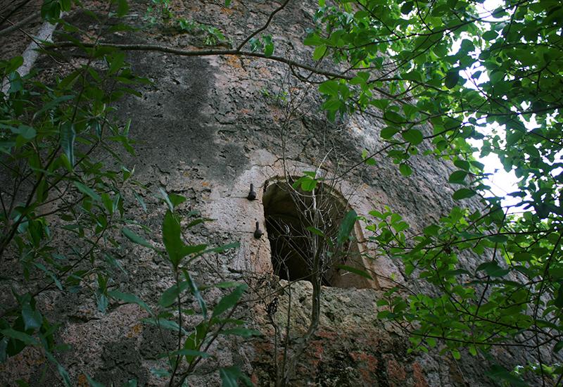 Arched window, walls covered with lime coating